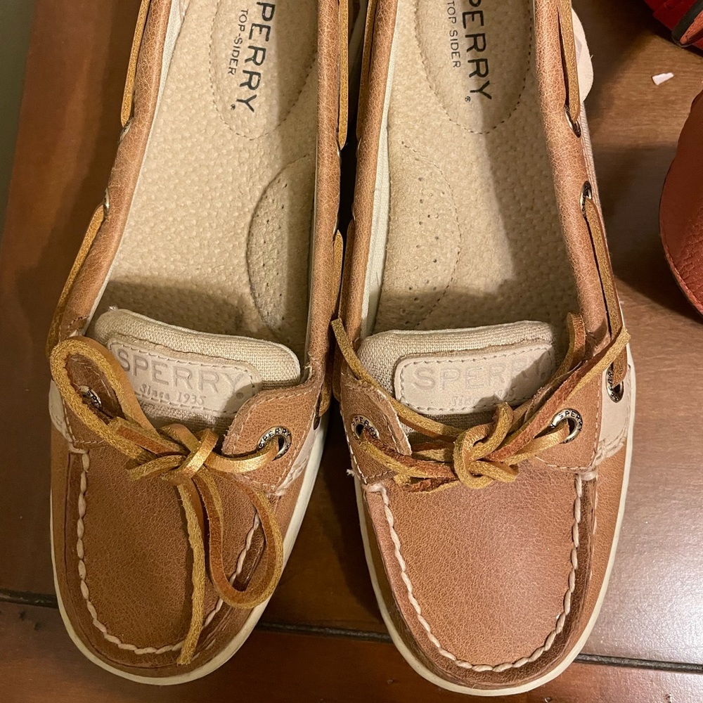 Size 5 Like new Sperry